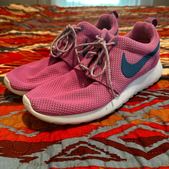Women’s Nike roshe run - Picture 1 of 4
